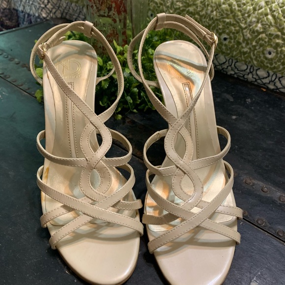 New Direction heels - Picture 2 of 7